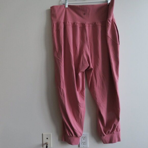 3X - ATHLETA Salutation Joggers - Picture 11 of 16